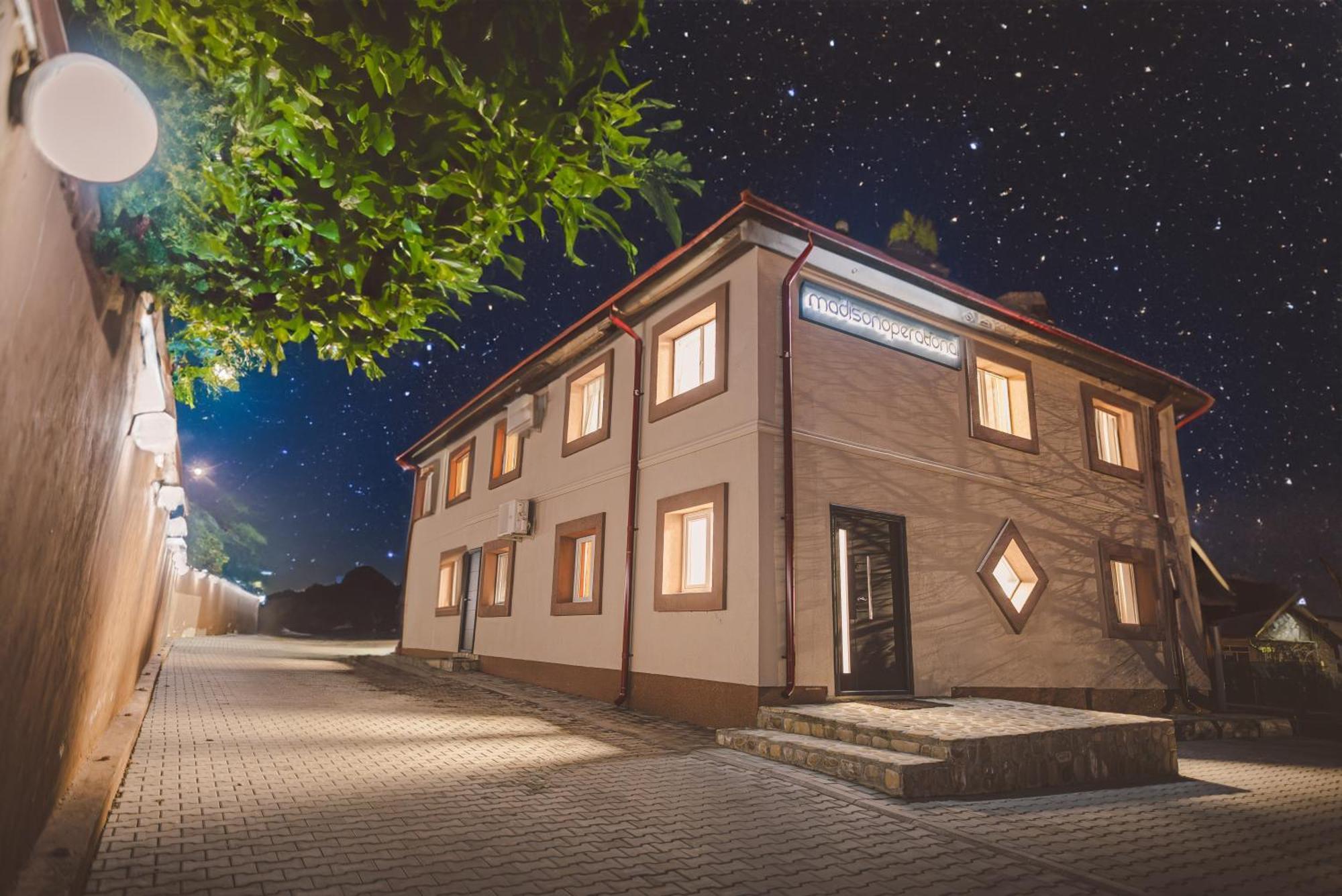 Madison Lake Villa บาโลเตชติ ภายนอก รูปภาพ