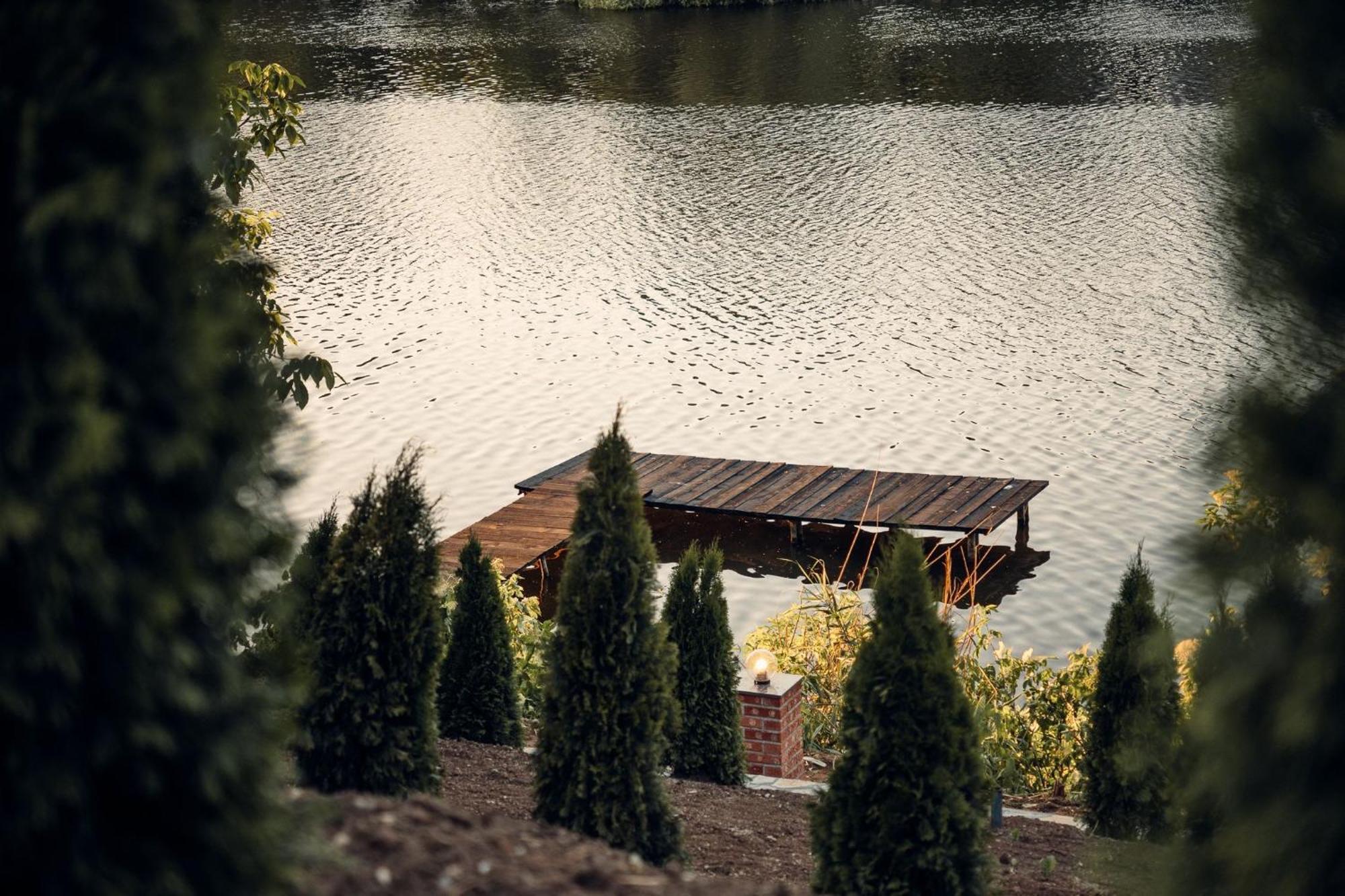 Madison Lake Villa บาโลเตชติ ภายนอก รูปภาพ