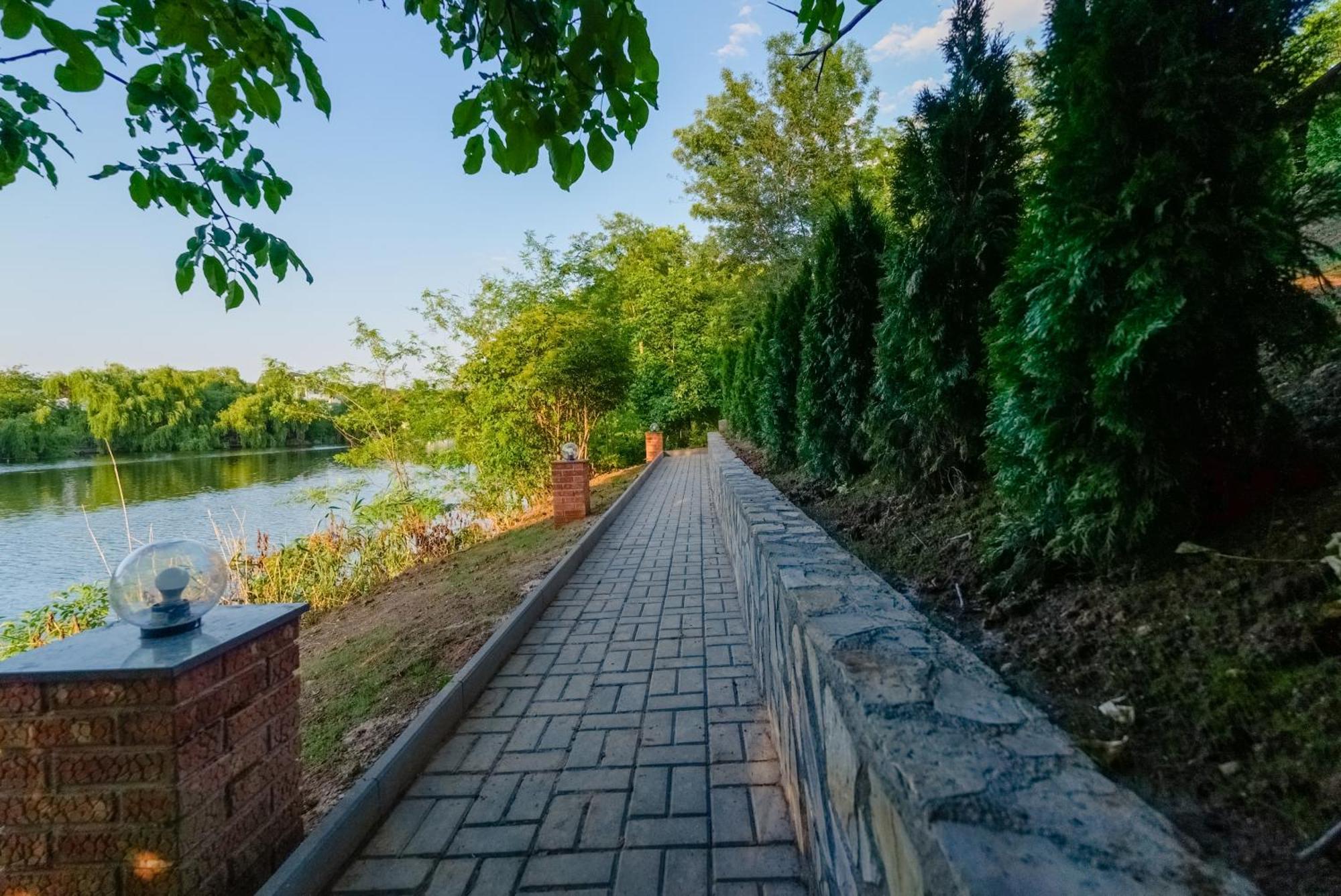 Madison Lake Villa บาโลเตชติ ภายนอก รูปภาพ